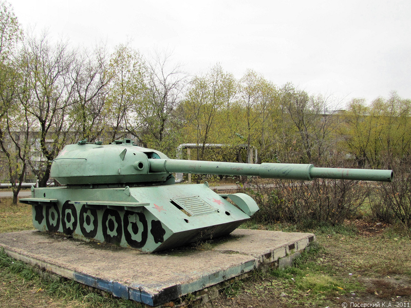 Illustration for article titled This Russian city uses old Soviet tanks as playgrounds